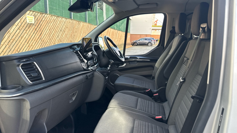 Ford Tourneo Custom Transit Custom Tourneo L2 Diesel Fwd 2.0 EcoBlue Hybrid 130ps L/R 8 Seater Titanium